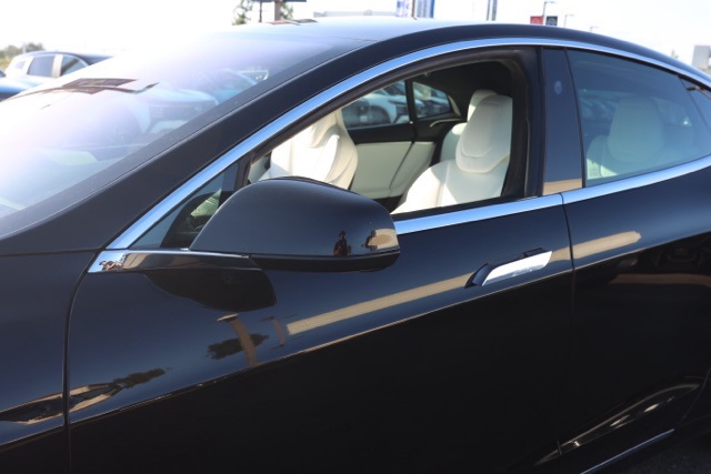 2017 Tesla Model S 75D photo 11