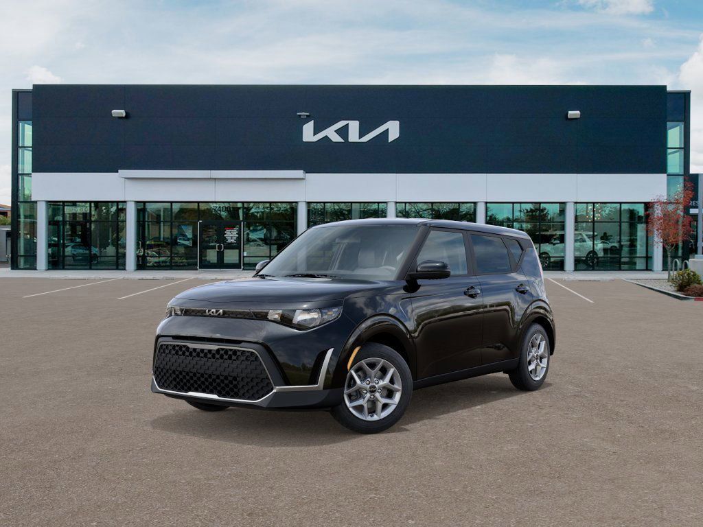 2025 Kia Soul LX's photo