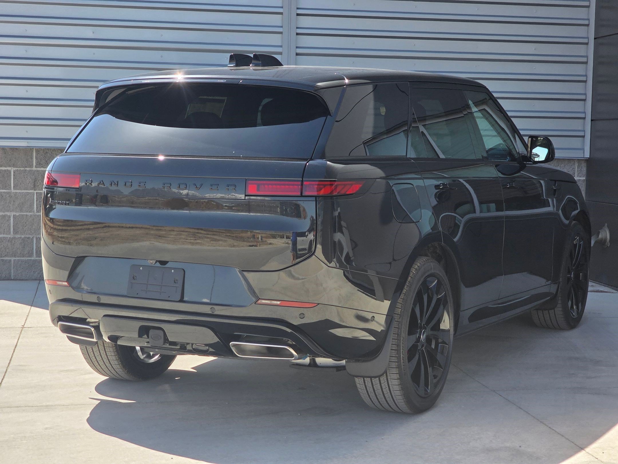 2025 Land Rover Range Rover Sport Autobiography PHEV photo 4