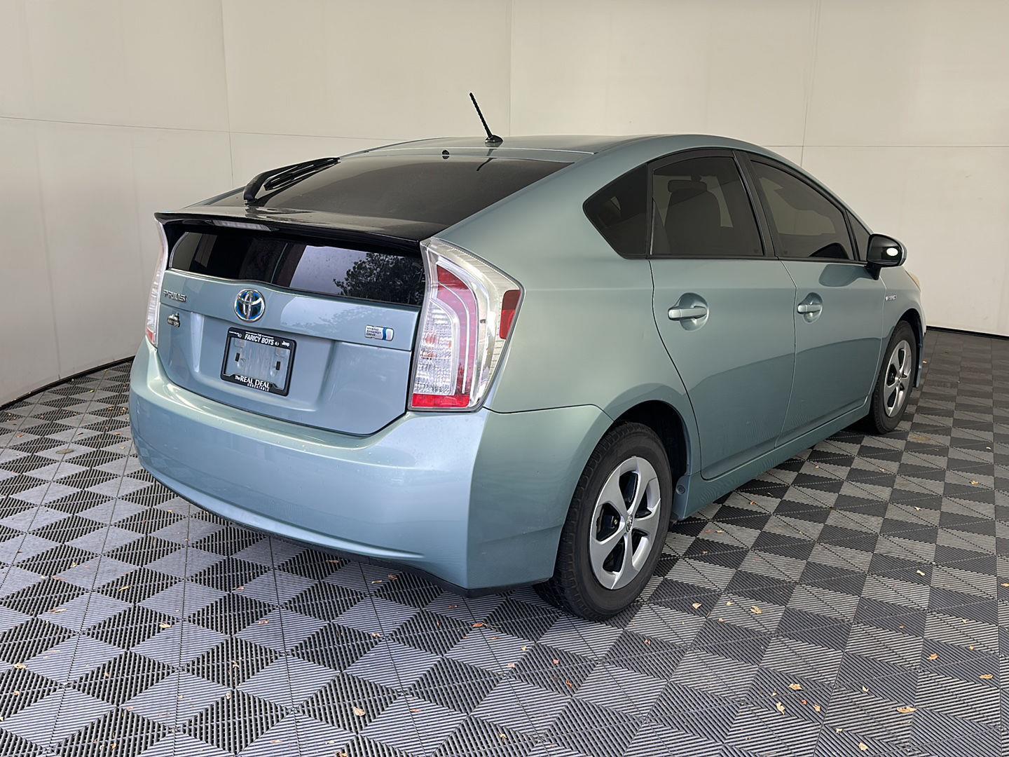 2014 Toyota Prius Two photo 4