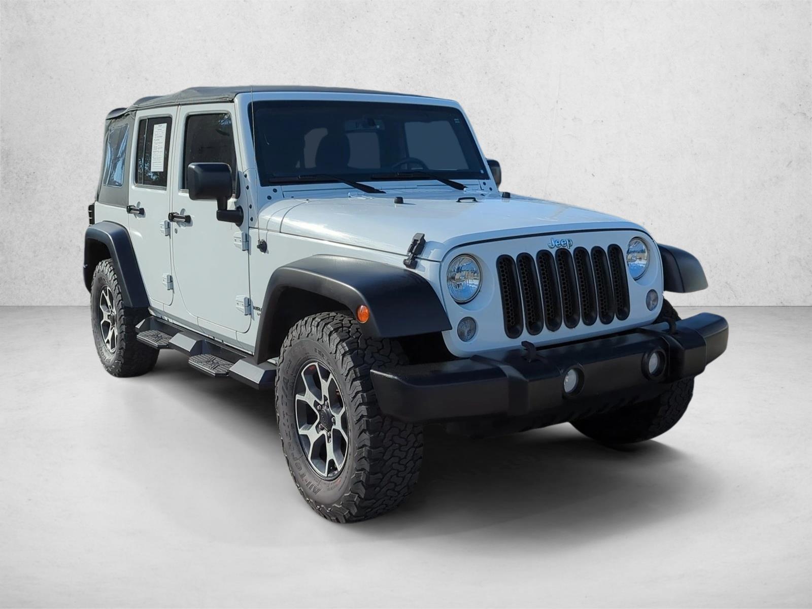 2015 Jeep Wrangler Unlimited Rubicon photo 3