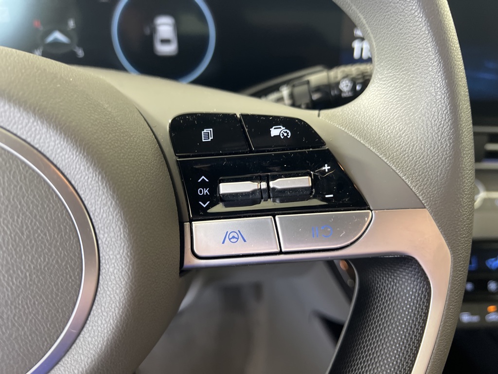 2024 Hyundai Elantra SEL photo 17