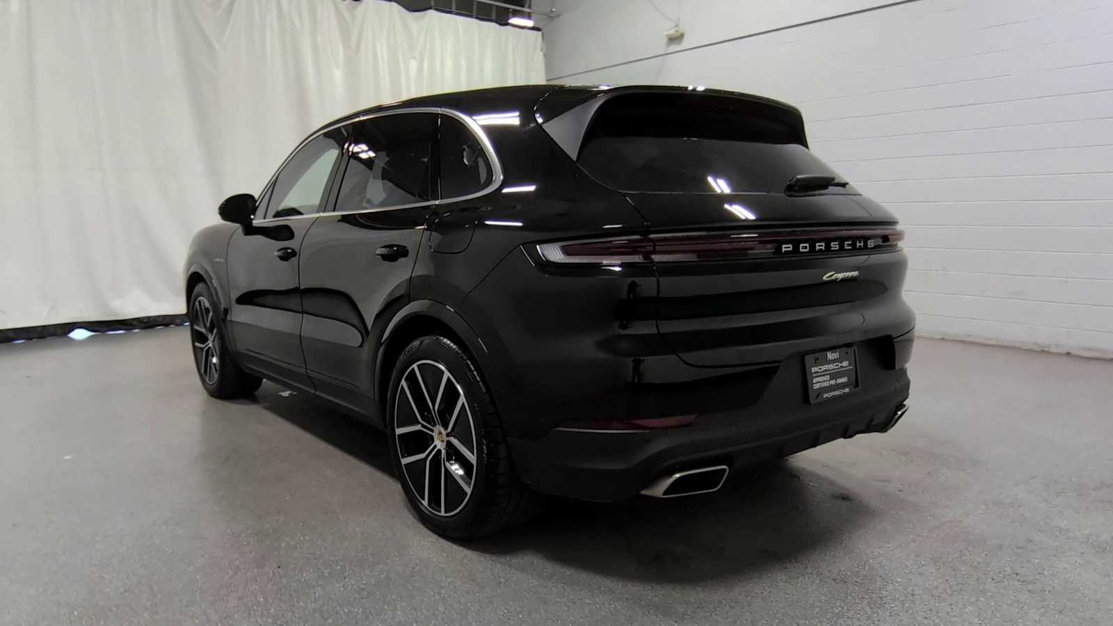 2025 Porsche Cayenne E-Hybrid photo 4