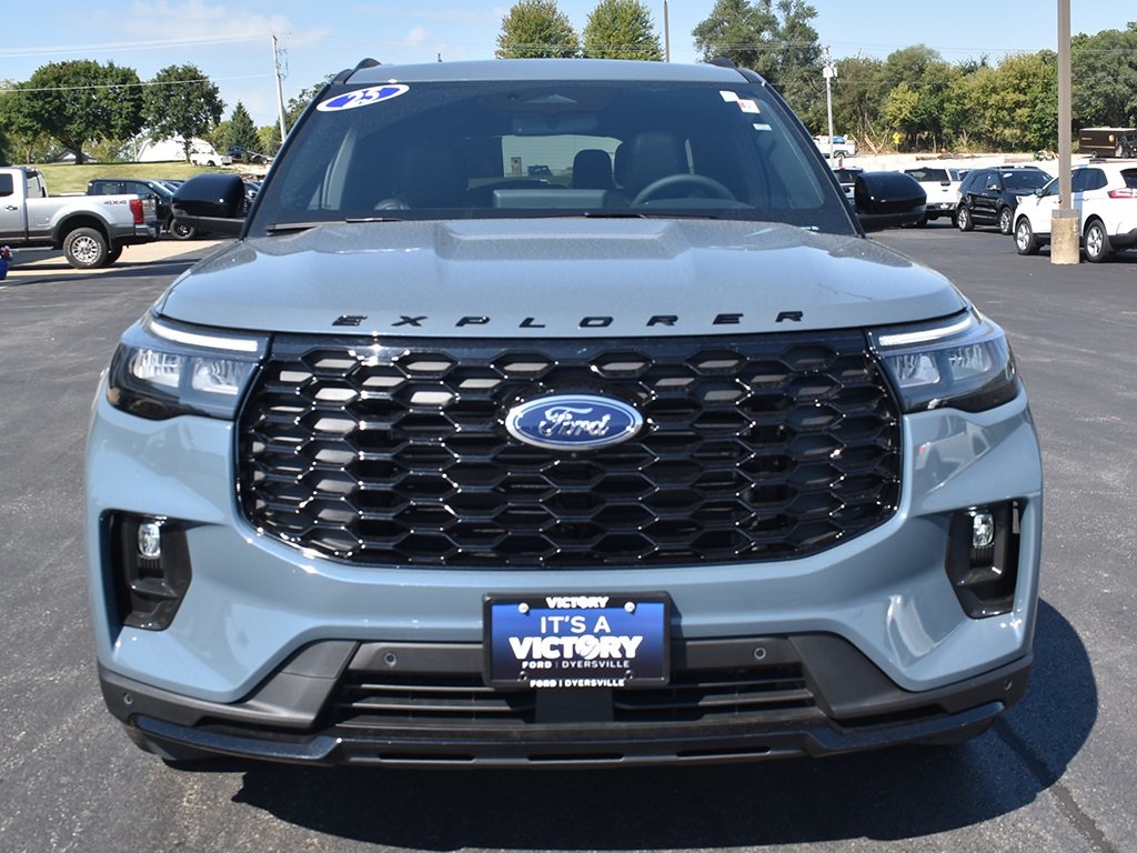 2025 Ford Explorer ST-Line photo 22