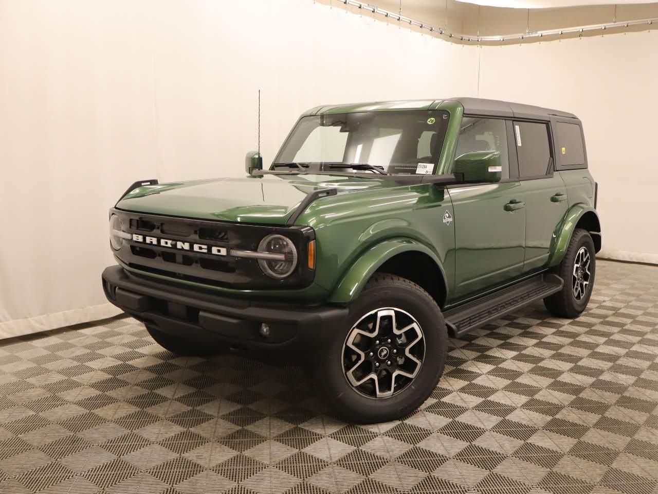 2025 Ford Bronco 4-Door Outer Banks's photo
