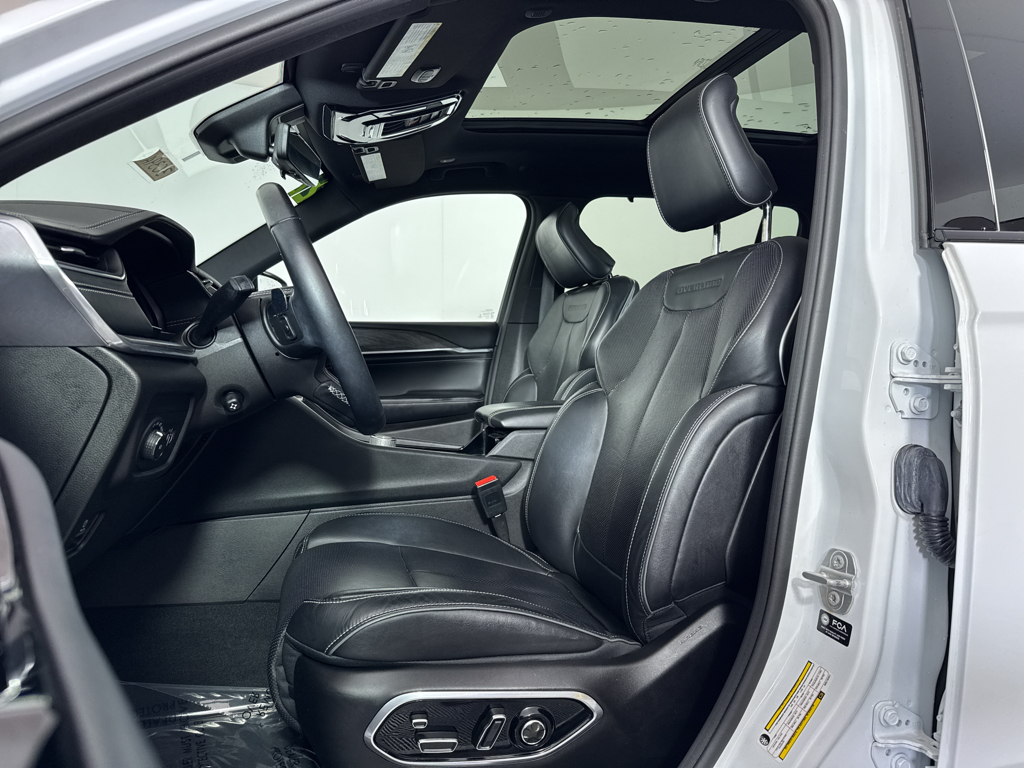 2022 Jeep Grand Cherokee Overland photo 4