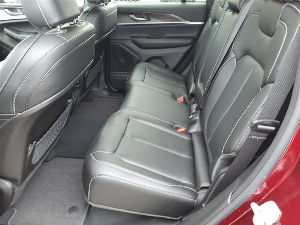 2025 Jeep Grand Cherokee Limited photo 4