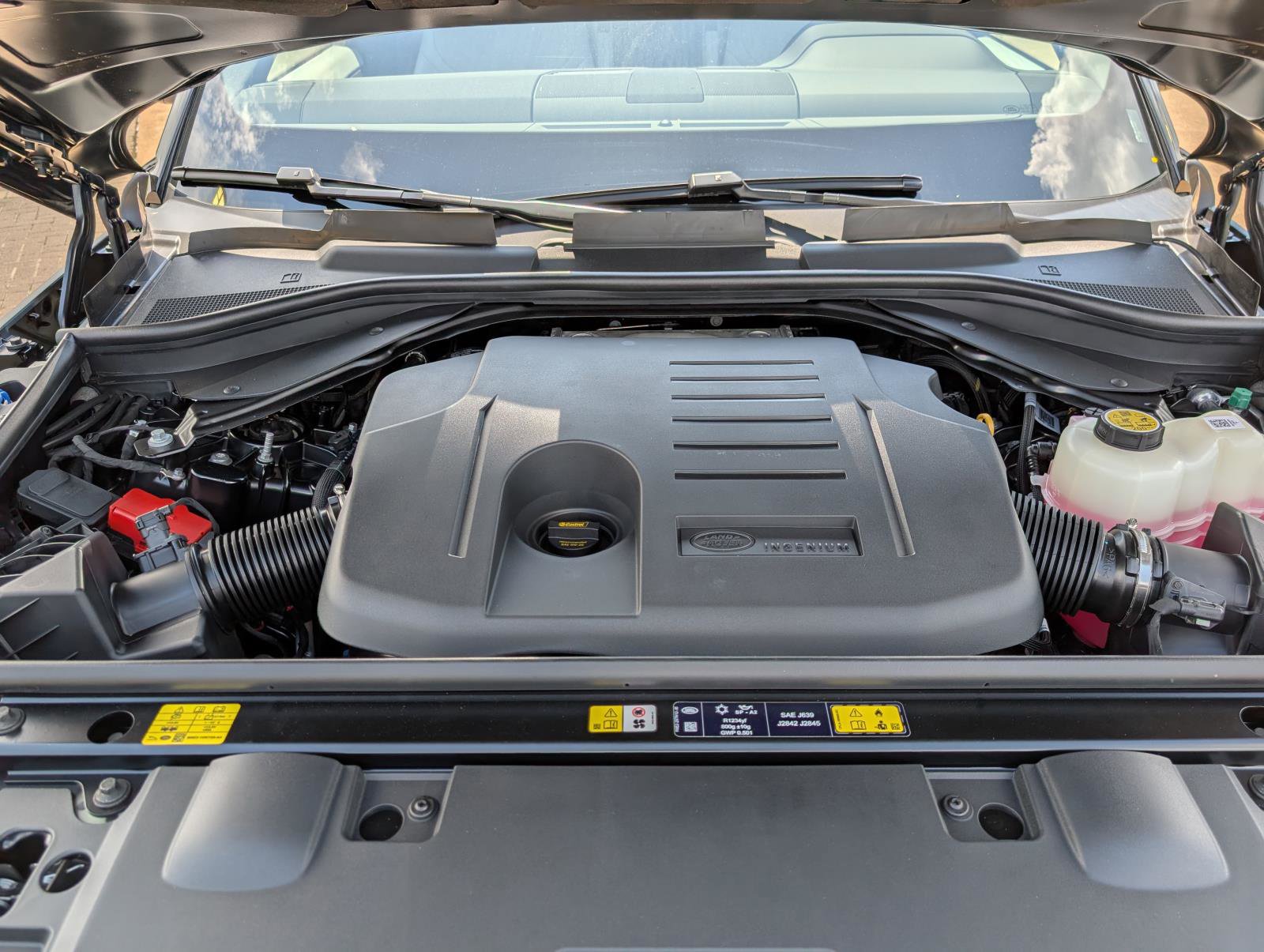 2025 Land Rover Range Rover Sport SE photo 9