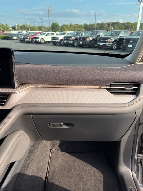 2025 Ford Explorer photo 29