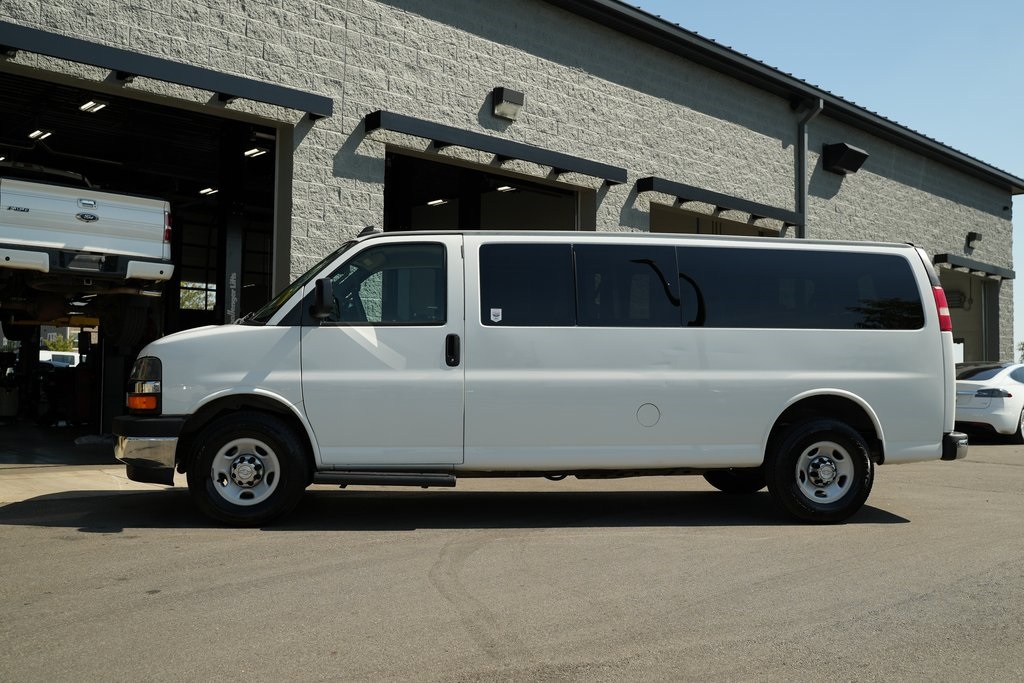 2017 Chevrolet Express 3500 LT photo 9