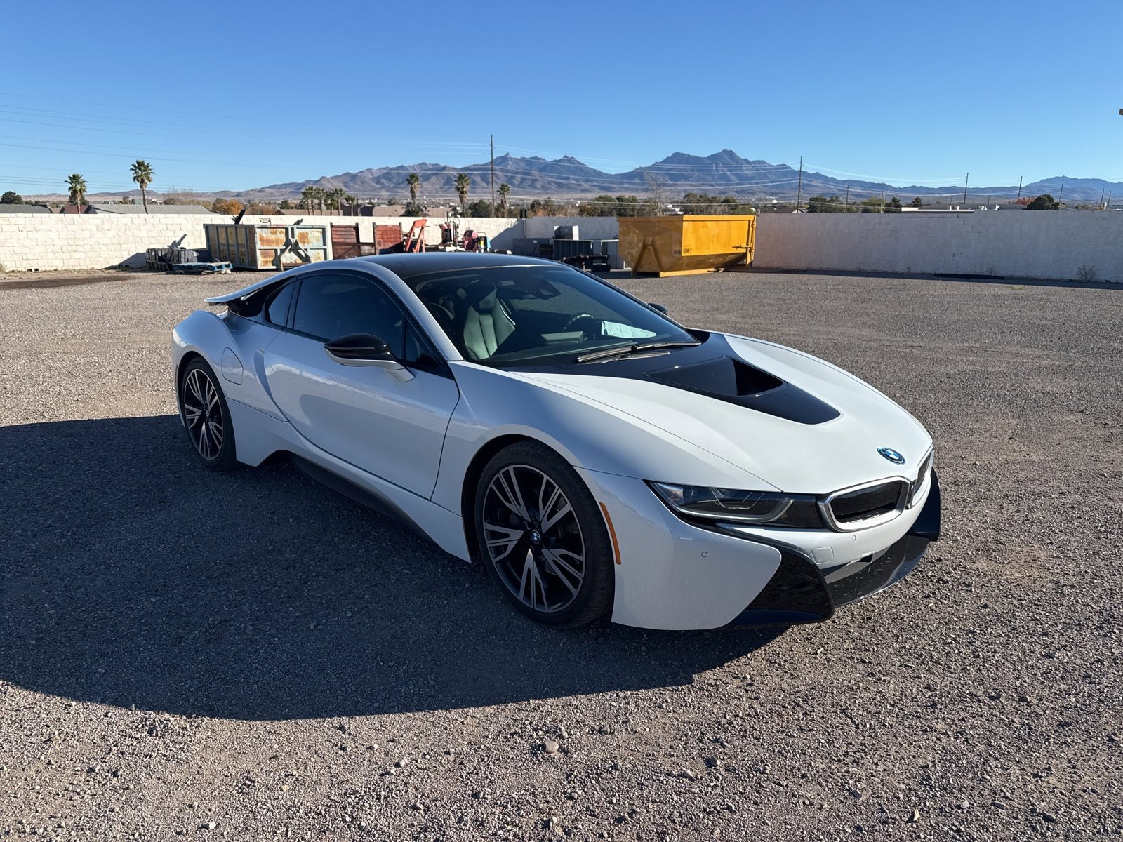 2017 BMW i8 Mega World