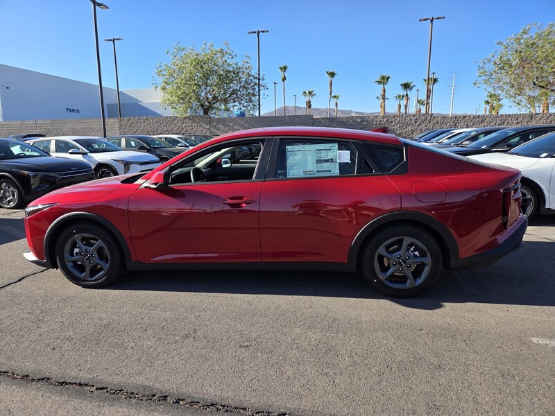 2025 Kia K4 LXS photo 4