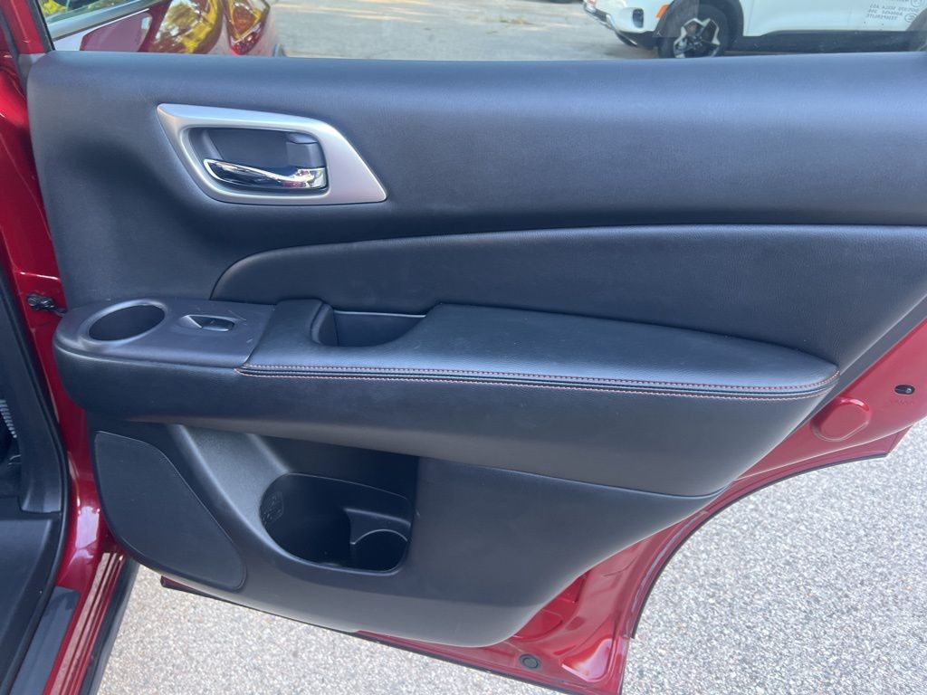 2020 Nissan Pathfinder SL photo 16