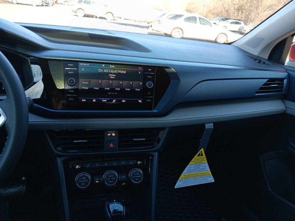 2024 Volkswagen Taos SE photo 16