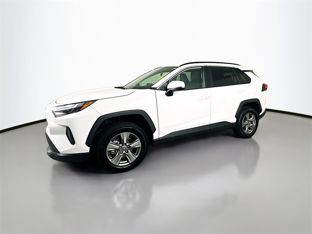 2024 Toyota RAV4 XLE photo 3