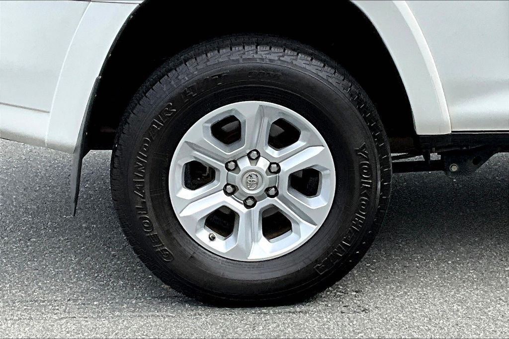 2020 Toyota 4Runner SR5 Premium photo 34