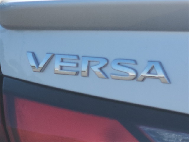 2025 Nissan Versa SR photo 3
