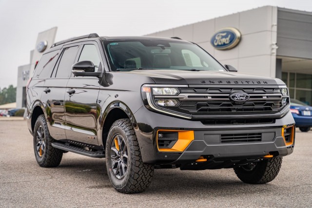 2025 Ford Expedition Tremor's photo