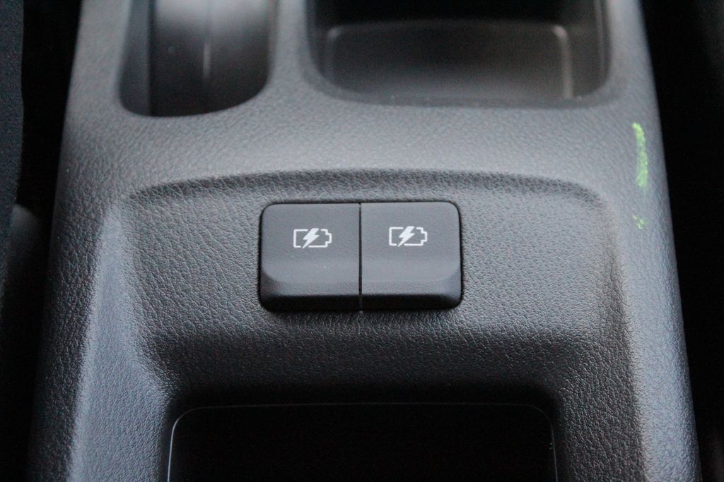 2025 Nissan Versa 1.6 SV photo 18