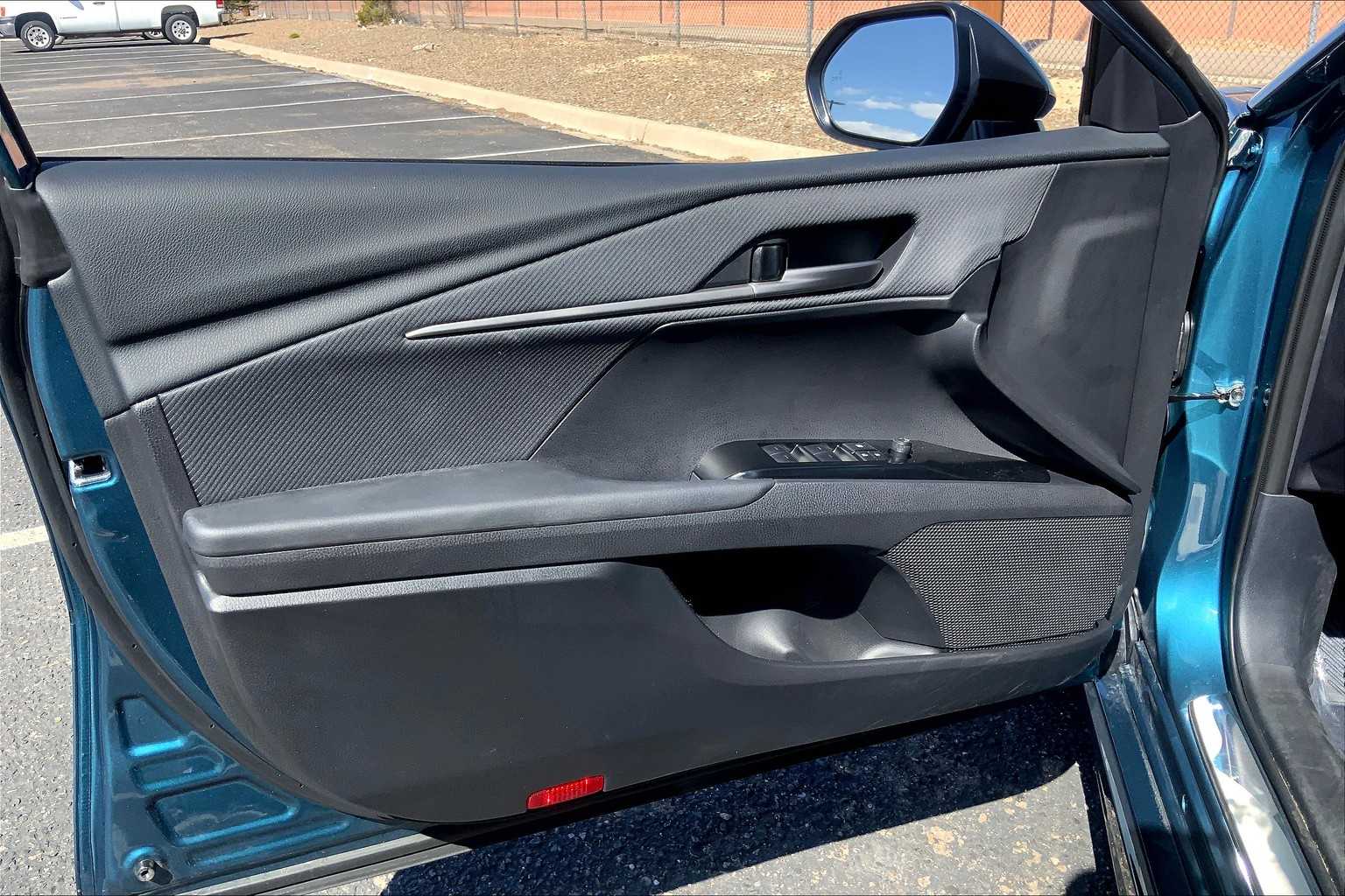 2025 Toyota Camry SE photo 18