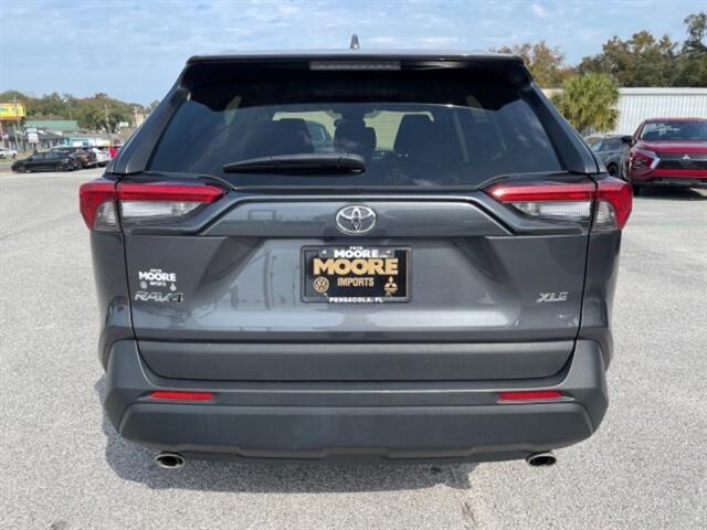 2024 Toyota RAV4 XLE photo 3