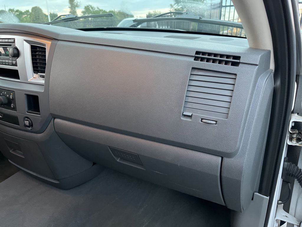 2008 Dodge Ram SLT photo 25