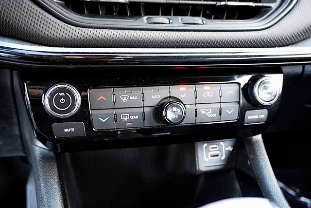 Used 2023 White Jeep Trailhawk image 24