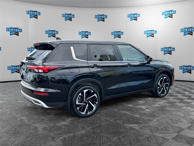 2024 Mitsubishi Outlander SE Black Edition photo 4