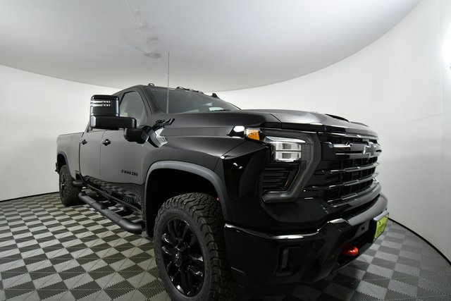 2025 Chevrolet Silverado 3500HD LT photo 7