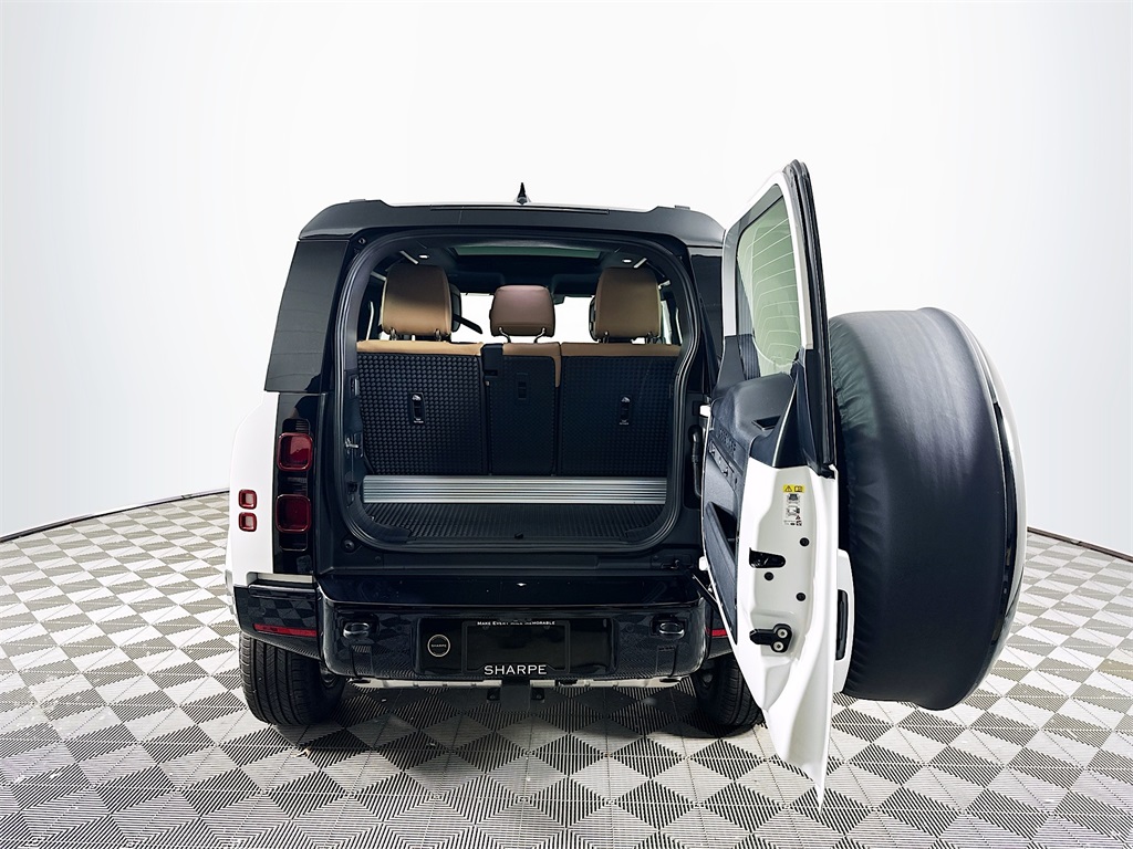 2025 Land Rover Defender 90 X-Dynamic SE photo 26