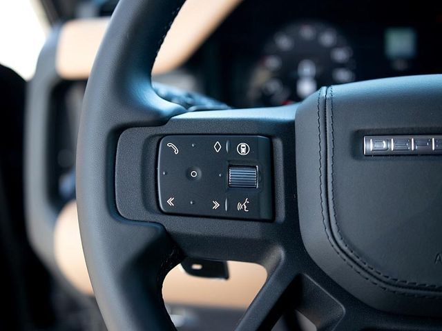 2025 Land Rover Defender 110 V8 photo 25