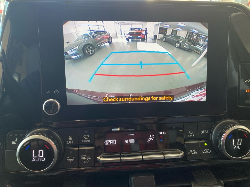2023 Toyota Highlander XLE photo 23