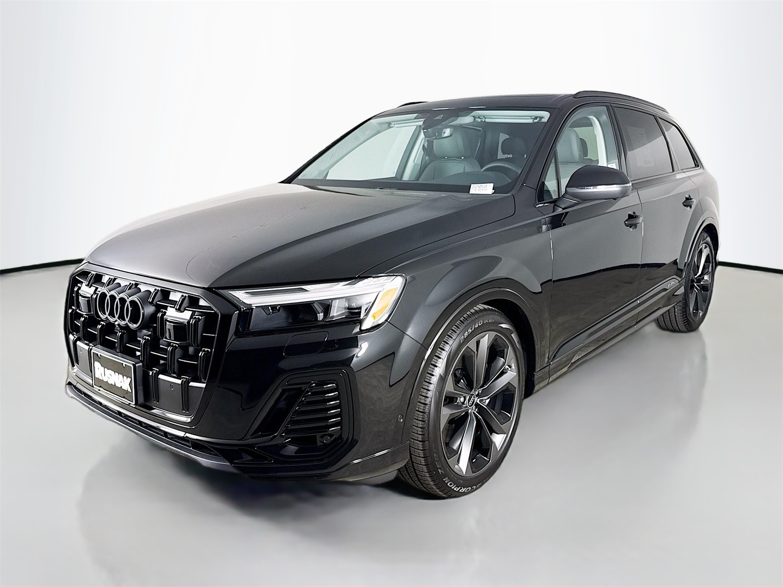 2025 Audi Q7 55 Premium Plus photo 2