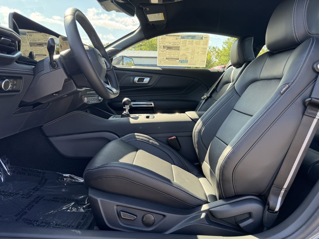 2025 Ford Mustang GT Premium photo 11