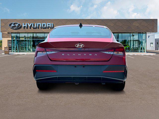 2025 Hyundai Elantra SE photo 4