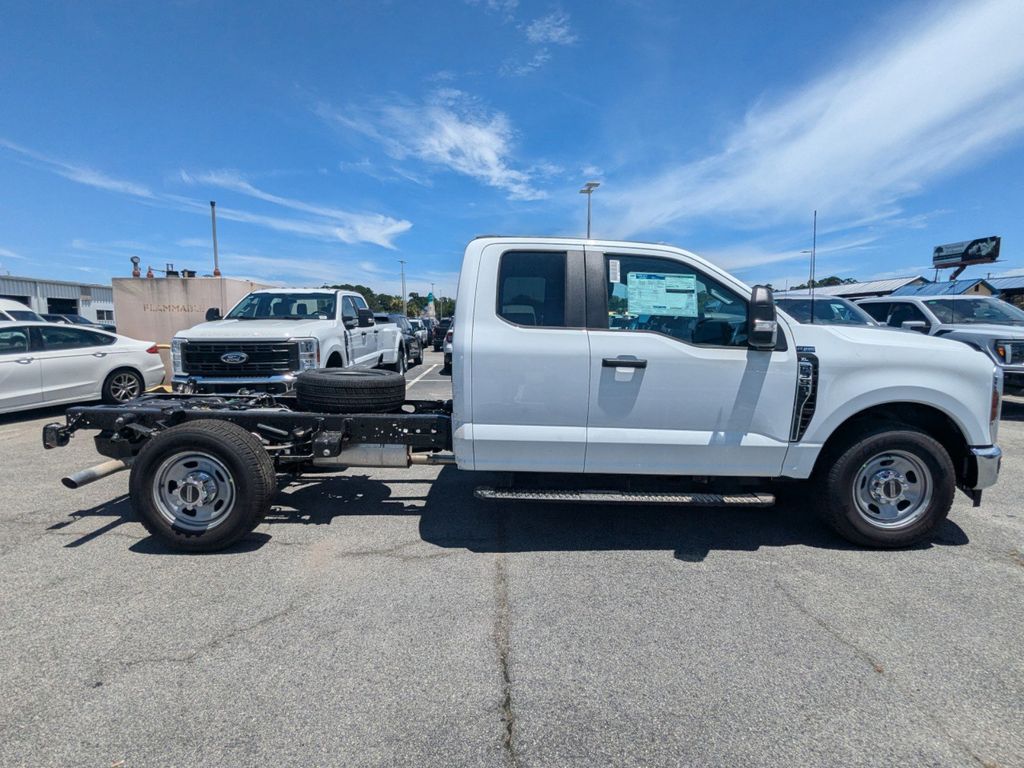 2025 Ford F-350 XL photo 3