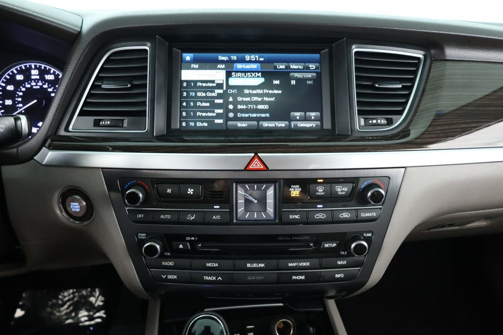 2016 Hyundai Genesis photo 14