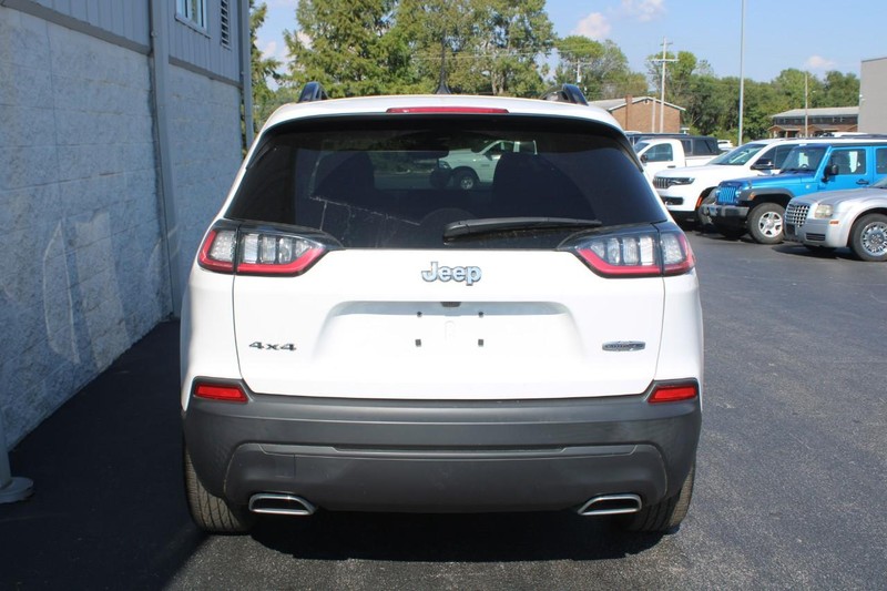 2022 Jeep Cherokee Latitude Lux photo 3