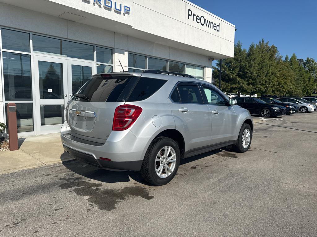 2017 Chevrolet Equinox LT photo 2