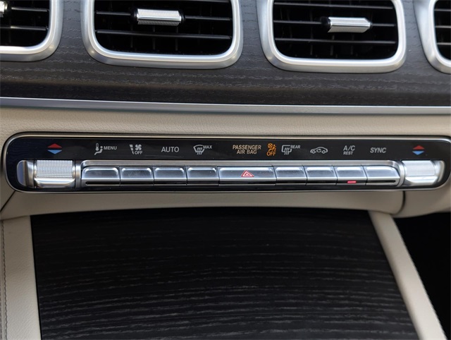 2022 Mercedes Benz GLS 450 4MATIC photo 16