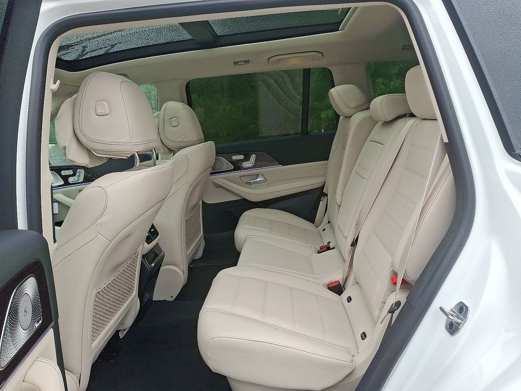2026 Mercedes Benz GLS 450 4MATIC photo 5