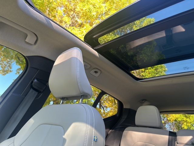 2025 Volvo XC40 Plus photo 27