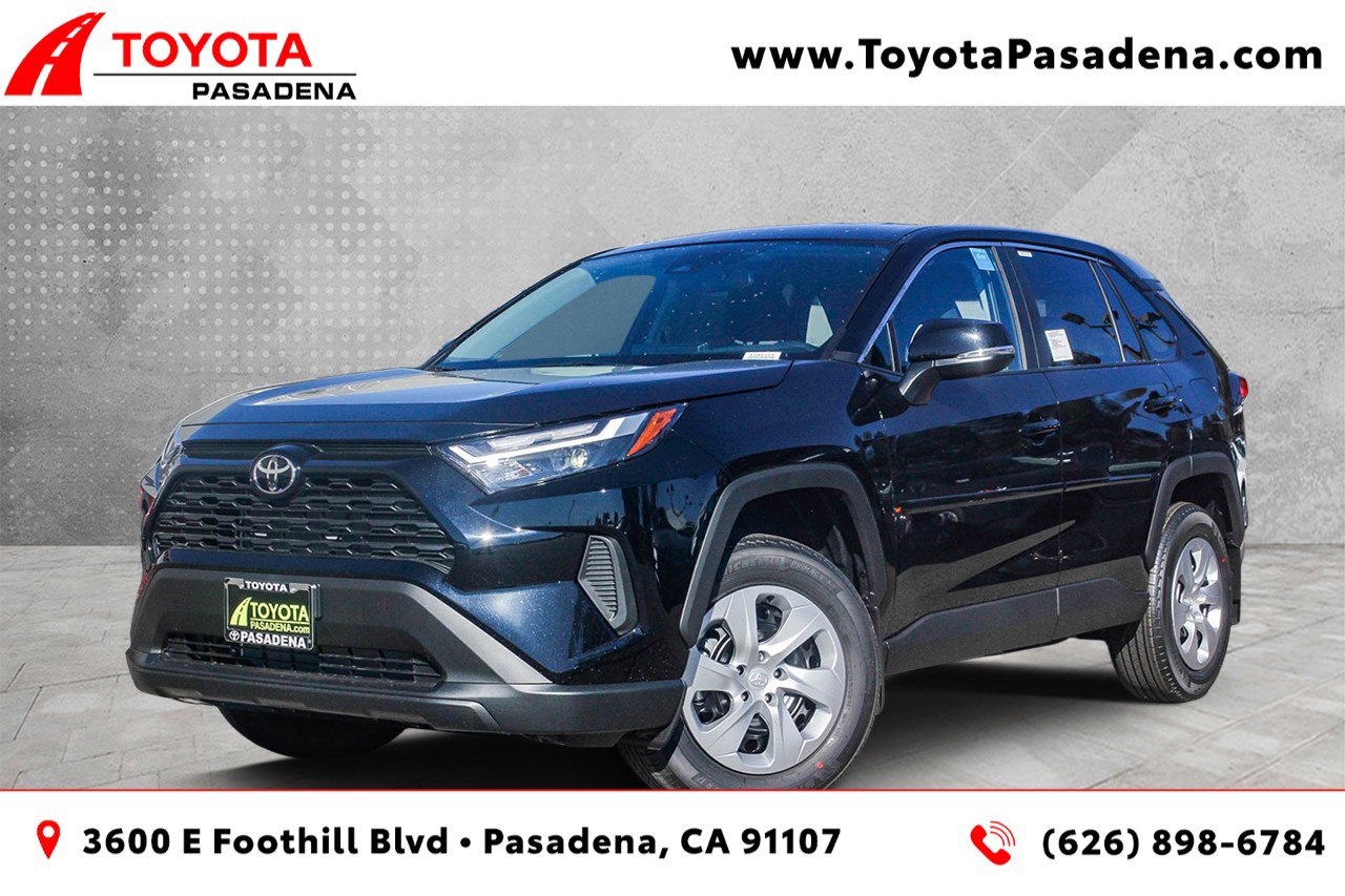 2025 Toyota RAV4 LE's photo