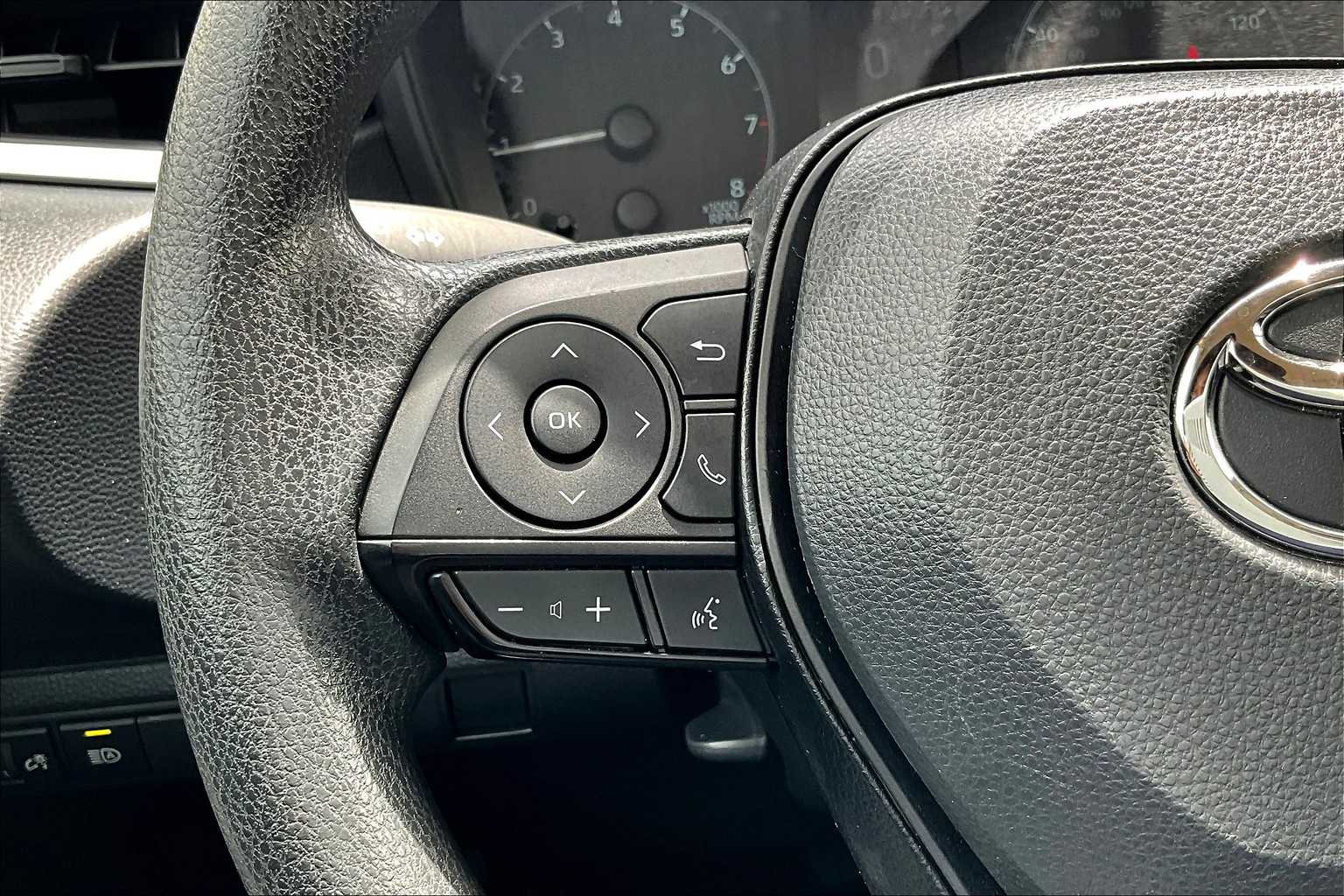 2023 Toyota Corolla LE photo 18
