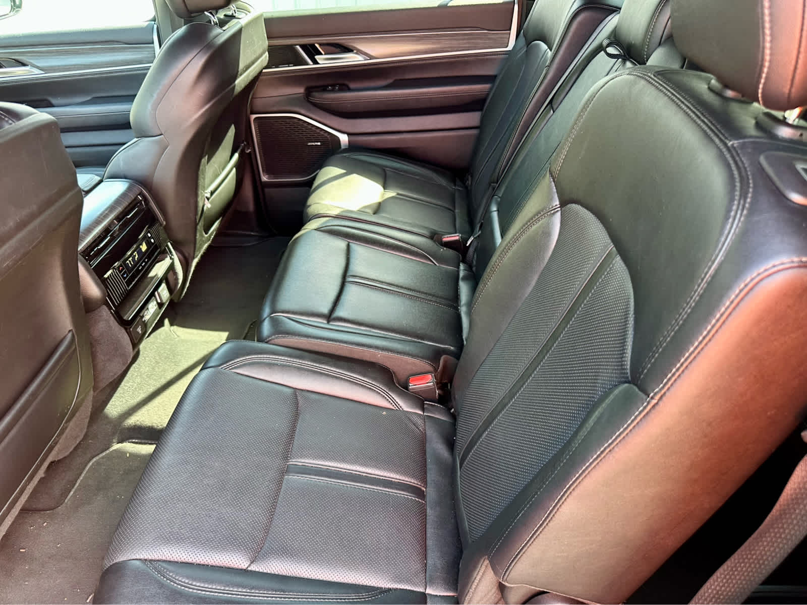 2023 Jeep Wagoneer L Series II photo 13