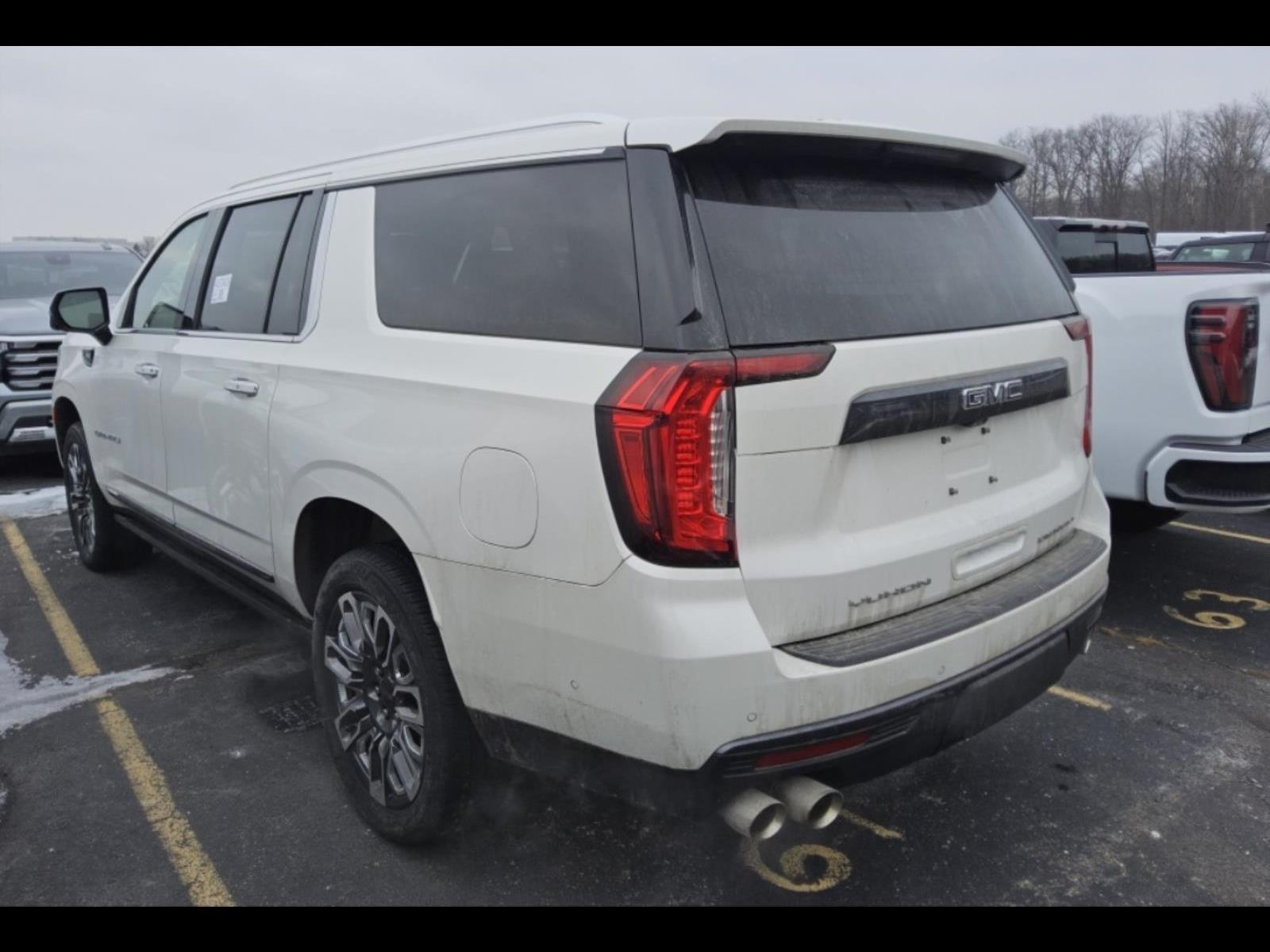 2023 Gmc Yukon XL Denali Ultimate photo 3