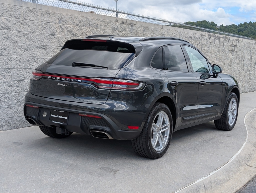 2025 Porsche Macan T photo 7
