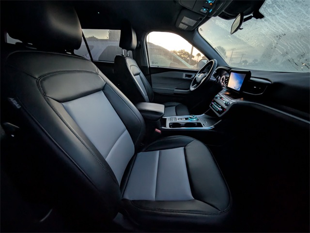2023 Ford Explorer XLT photo 11