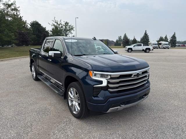 2023 Chevrolet Silverado 1500 High Country photo 2