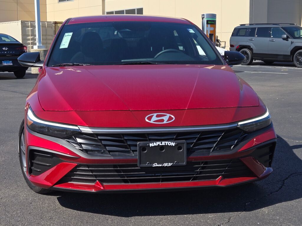 2025 Hyundai Elantra SEL Sport photo 3
